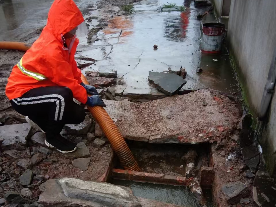 莱西专业清理污水池 炜誉市政以规范流程守护城市 “肠道”