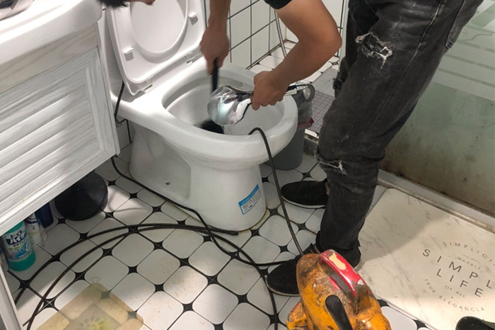 莱西马桶堵塞自己疏通还是找师傅？专业上门服务让你省时更省心